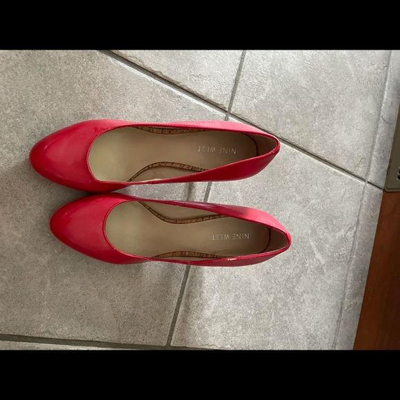 Women Heels - Picture 1 of 4